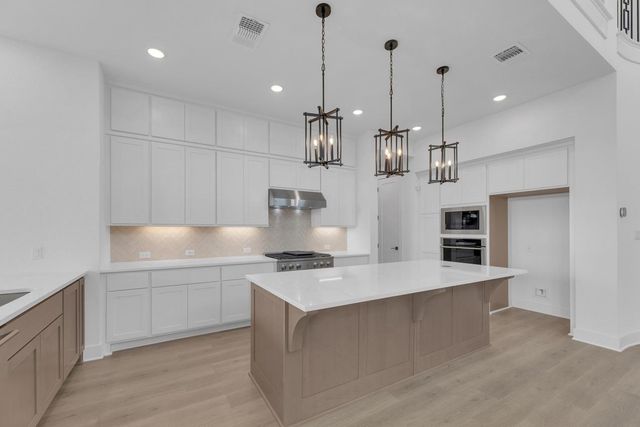 716 South Hemingway LOOP, Liberty Hill, TX 78642
