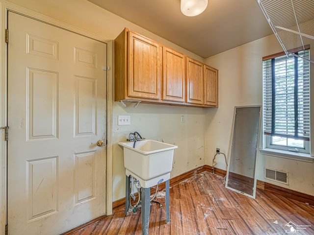 9676 Landsdowne Lane, Ypsilanti, MI 48197