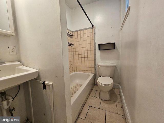 869 E RUSSELL ST, Philadelphia, PA 19134