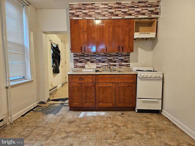 869 E RUSSELL ST, Philadelphia, PA 19134