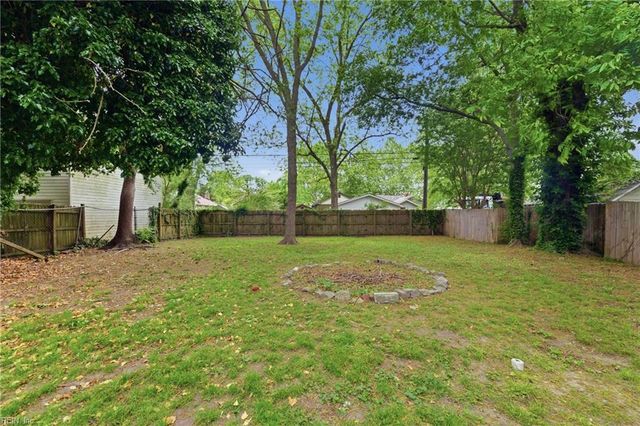 139 Locust AVE, Hampton, VA 23661