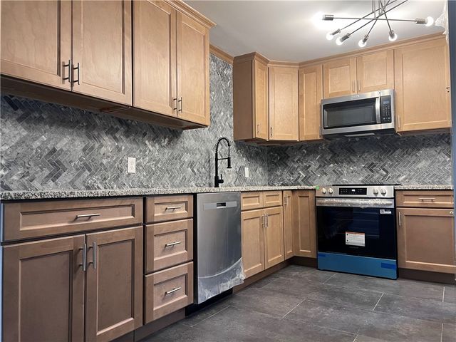 911 Richview Dr, Union Twp, PA 16101