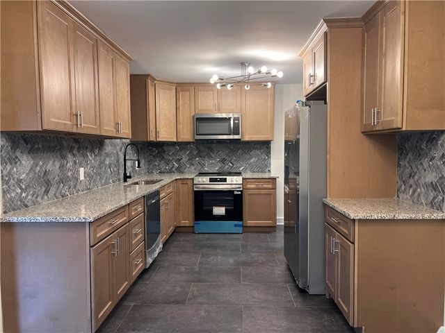 911 Richview Dr, Union Twp, PA 16101