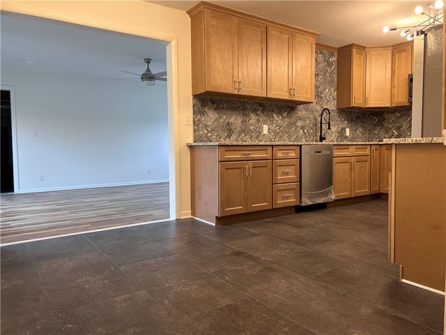 911 Richview Dr, Union Twp, PA 16101