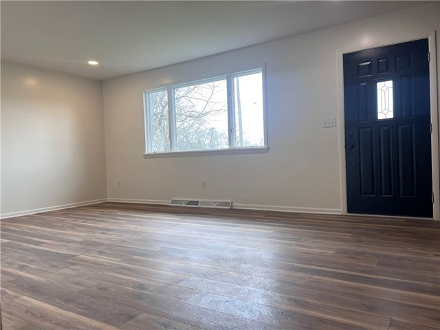 911 Richview Dr, Union Twp, PA 16101