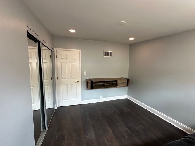 5212 Harmswood Terrace, Skokie, IL 60077