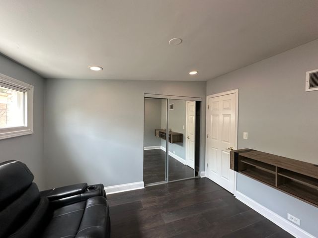 5212 Harmswood Terrace, Skokie, IL 60077