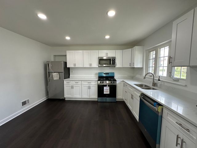 5212 Harmswood Terrace, Skokie, IL 60077