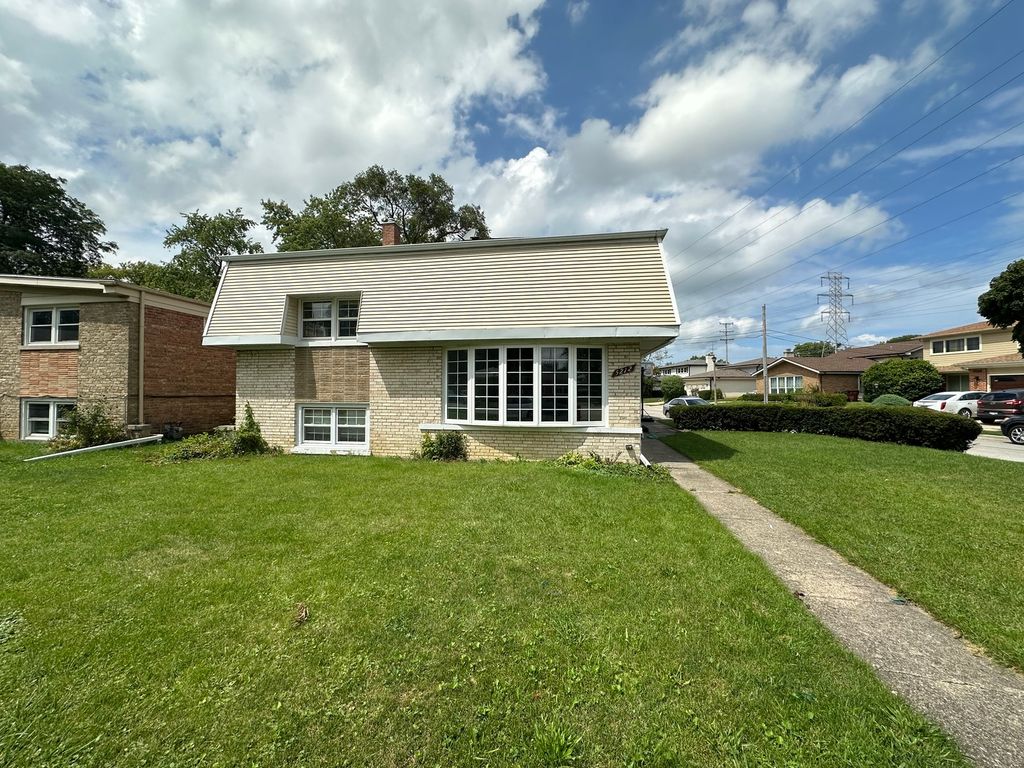 5212 Harmswood Terrace, Skokie, IL 60077