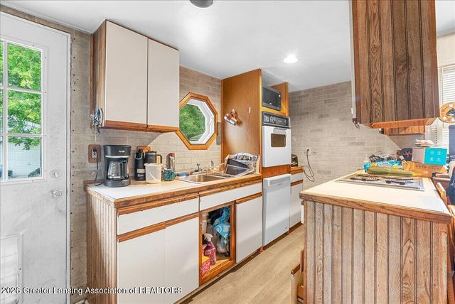 2219 Meadowlawn Drive, Holt, MI 48842