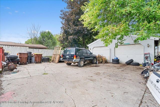 2219 Meadowlawn Drive, Holt, MI 48842