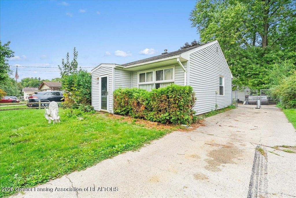 2219 Meadowlawn Drive, Holt, MI 48842