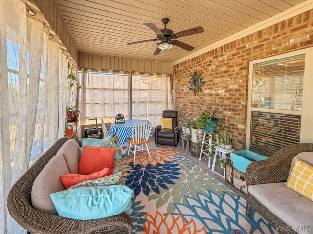 266 Watkins Glen Drive, Wetumpka, AL 36093