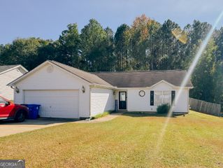 69 Canterbury Drive, Grantville, GA 30220