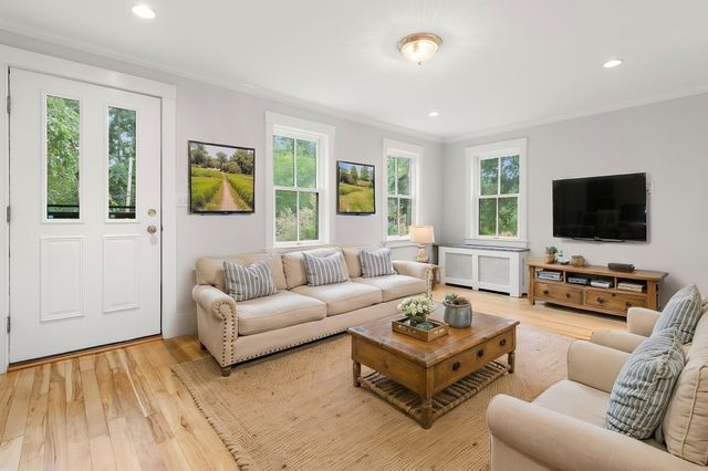 19-21 Downfall Rd, Newbury, MA 01922