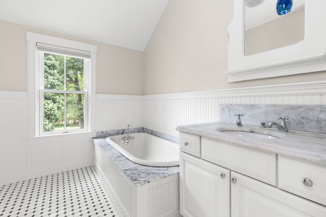 19-21 Downfall Rd, Newbury, MA 01922