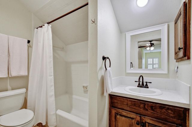 63 Hunters Point Drive DR, New Braunfels, TX 78132