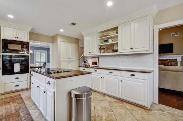 63 Hunters Point Drive DR, New Braunfels, TX 78132