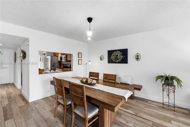430 Commodore Dr 213, Plantation, FL 33325