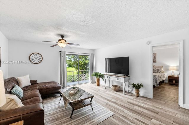 430 Commodore Dr 213, Plantation, FL 33325
