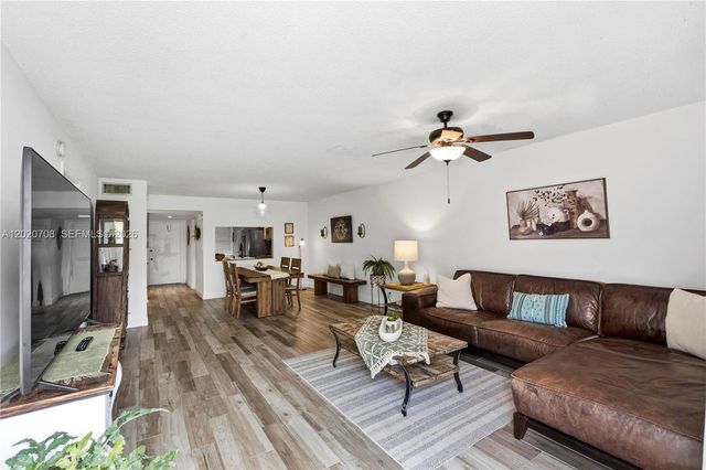 430 Commodore Dr 213, Plantation, FL 33325