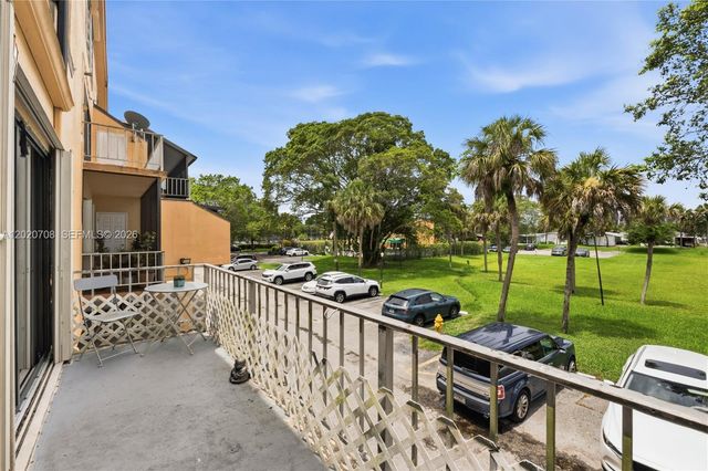 430 Commodore Dr 213, Plantation, FL 33325