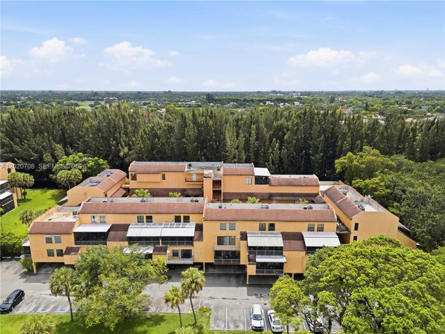 430 Commodore Dr 213, Plantation, FL 33325