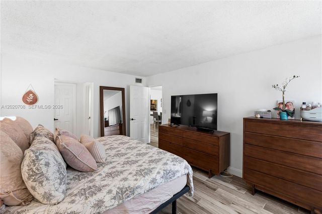 430 Commodore Dr 213, Plantation, FL 33325
