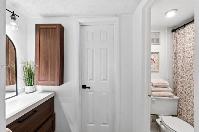 430 Commodore Dr 213, Plantation, FL 33325