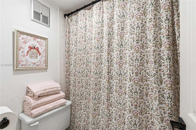 430 Commodore Dr 213, Plantation, FL 33325
