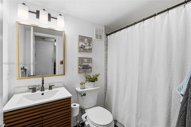 430 Commodore Dr 213, Plantation, FL 33325