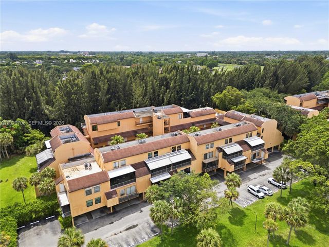 430 Commodore Dr 213, Plantation, FL 33325