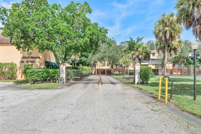 430 Commodore Dr 213, Plantation, FL 33325