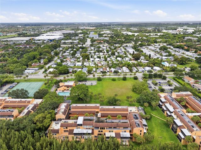 430 Commodore Dr 213, Plantation, FL 33325