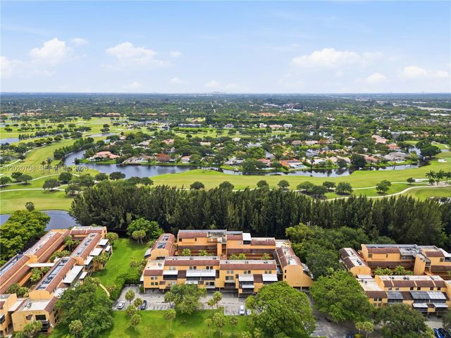 430 Commodore Dr 213, Plantation, FL 33325
