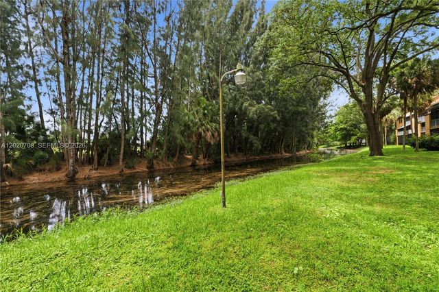 430 Commodore Dr 213, Plantation, FL 33325