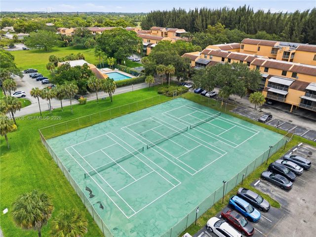 430 Commodore Dr 213, Plantation, FL 33325
