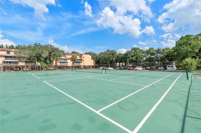 430 Commodore Dr 213, Plantation, FL 33325