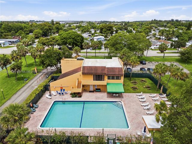 430 Commodore Dr 213, Plantation, FL 33325