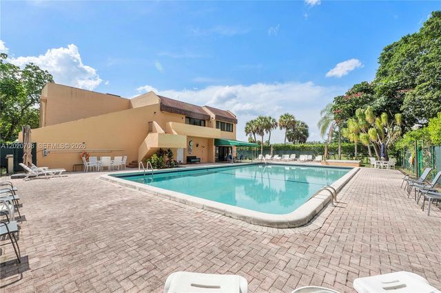 430 Commodore Dr 213, Plantation, FL 33325