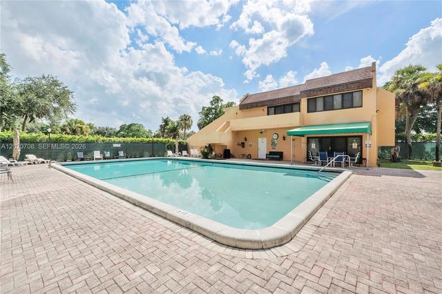 430 Commodore Dr 213, Plantation, FL 33325