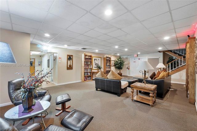 430 Commodore Dr 213, Plantation, FL 33325