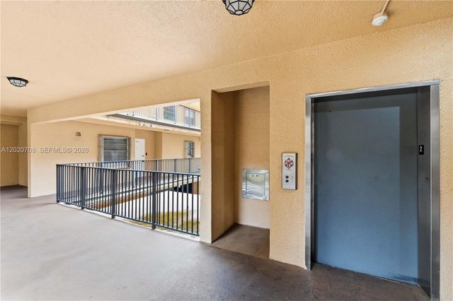 430 Commodore Dr 213, Plantation, FL 33325