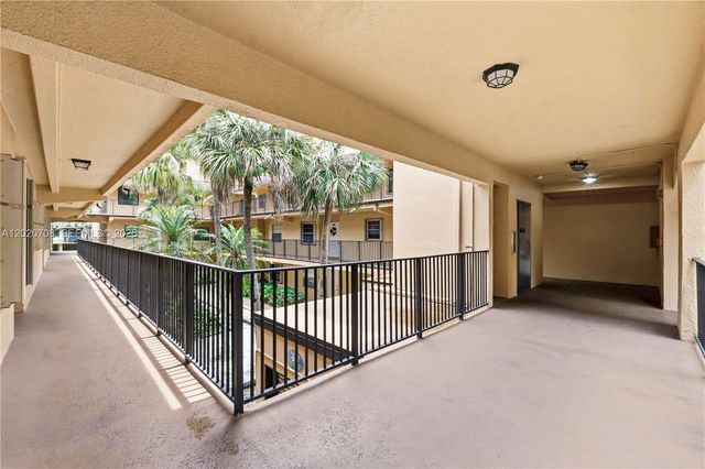 430 Commodore Dr 213, Plantation, FL 33325