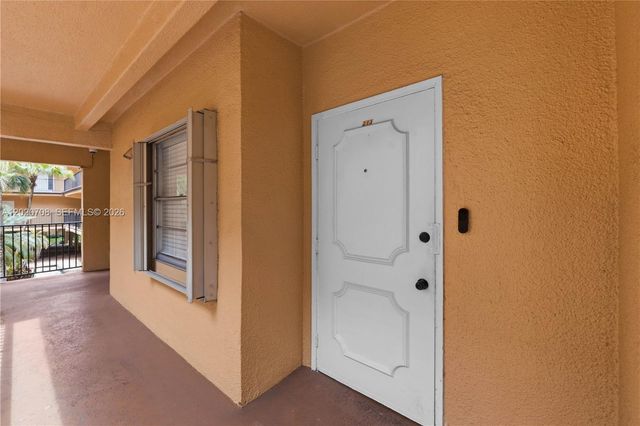 430 Commodore Dr 213, Plantation, FL 33325