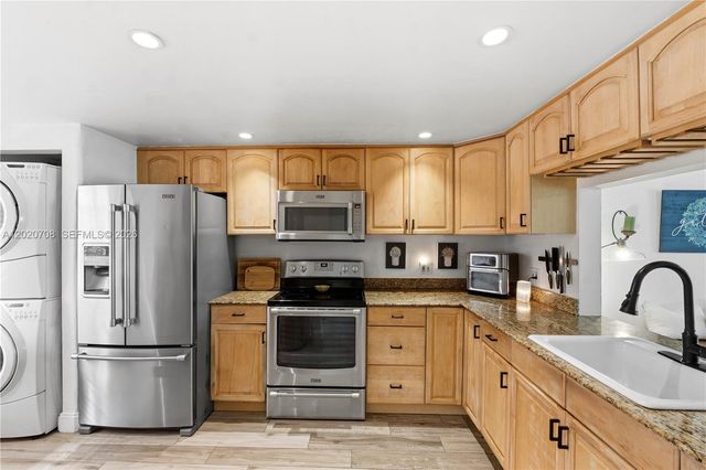 430 Commodore Dr 213, Plantation, FL 33325