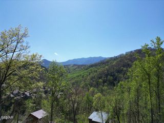 837 Clabo Loop, Gatlinburg, TN 37738