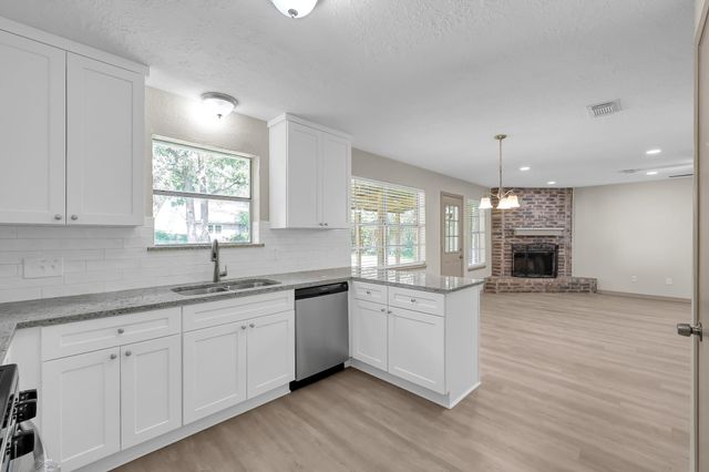 7 Ollerton Drive, Conroe, TX 77303