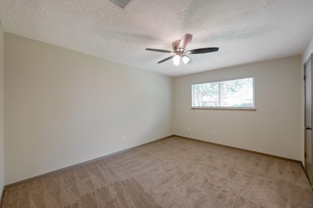 7 Ollerton Drive, Conroe, TX 77303