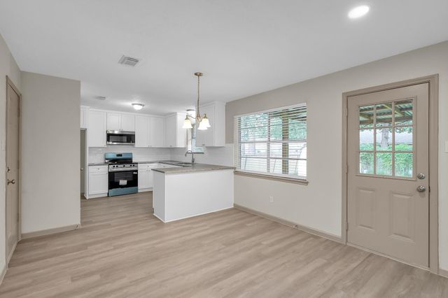 7 Ollerton Drive, Conroe, TX 77303